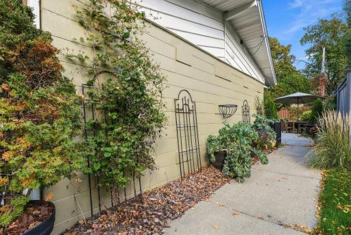 84-web-or-mls-6109_Tingdale_Avenue_Minneapolis_071.jpg