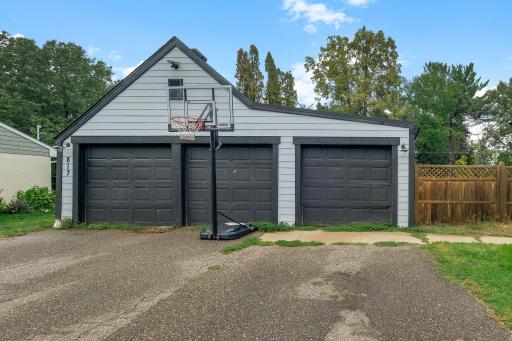 817 Kenwood Lane, Maplewood, MN 55117