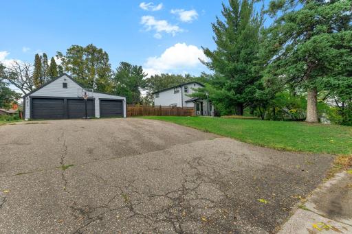 817 Kenwood Lane, Maplewood, MN 55117