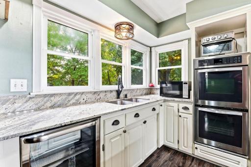 817 Kenwood Lane, Maplewood, MN 55117