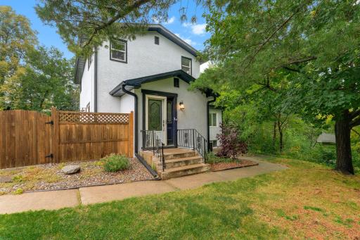 817 Kenwood Lane, Maplewood, MN 55117