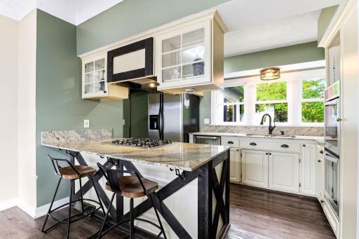 817 Kenwood Lane, Maplewood, MN 55117