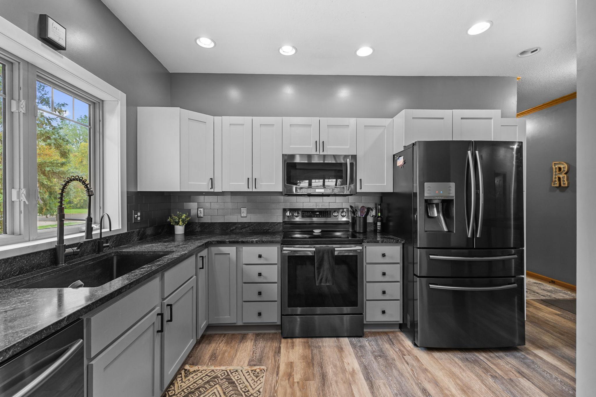 Vivid Spaces_28329 Lakeside Ln_016.JPG