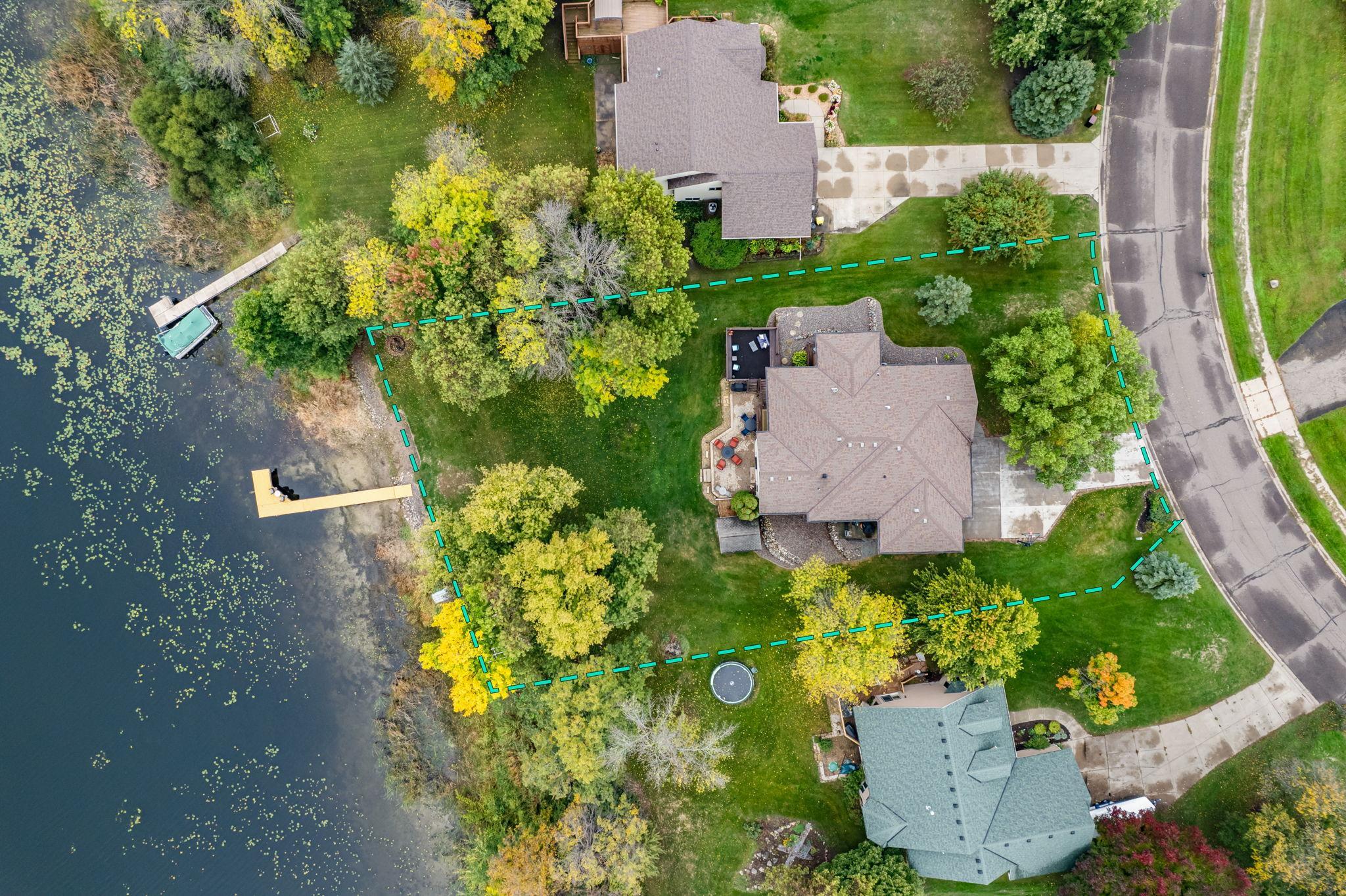 Vivid Spaces_28329 Lakeside Ln_008.png