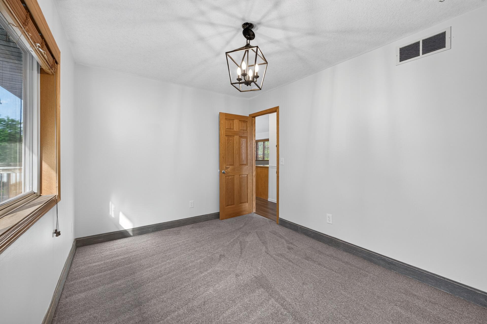 16_5660_Highland16_mls.jpg