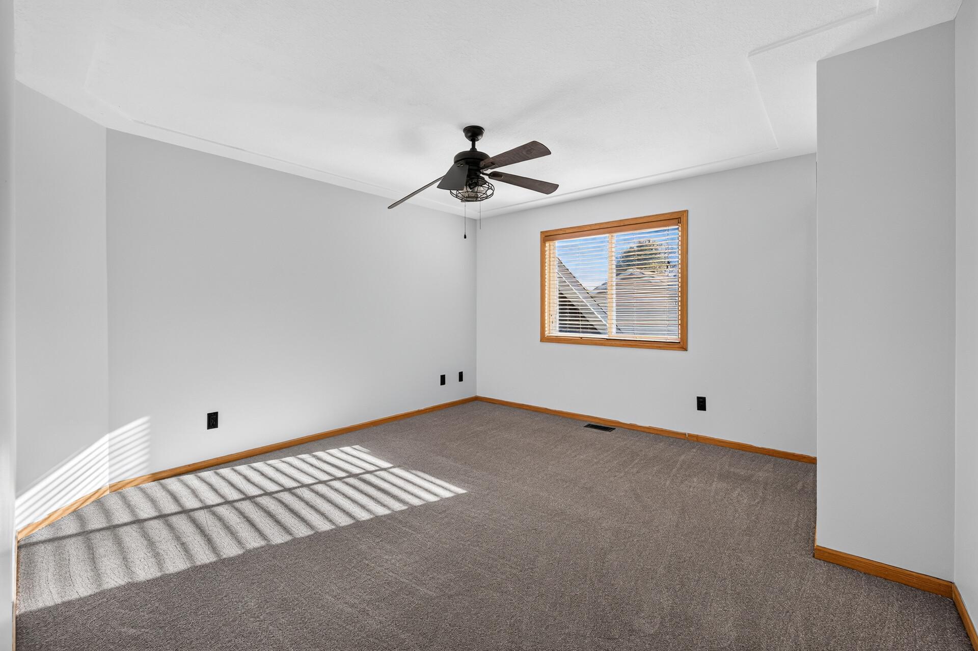 11_5660_Highland11_mls.jpg