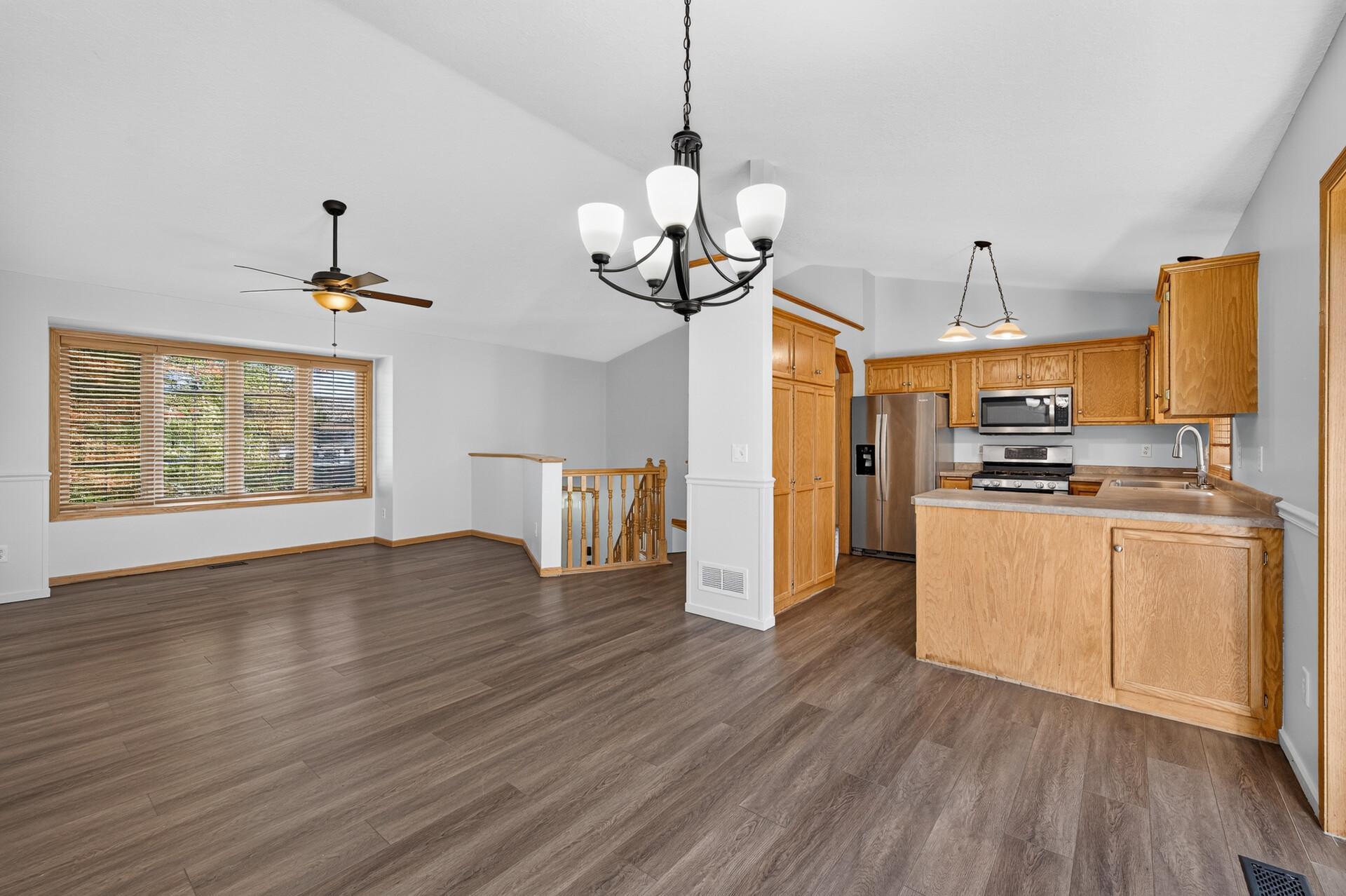 08_5660_Highland8_mls.jpg