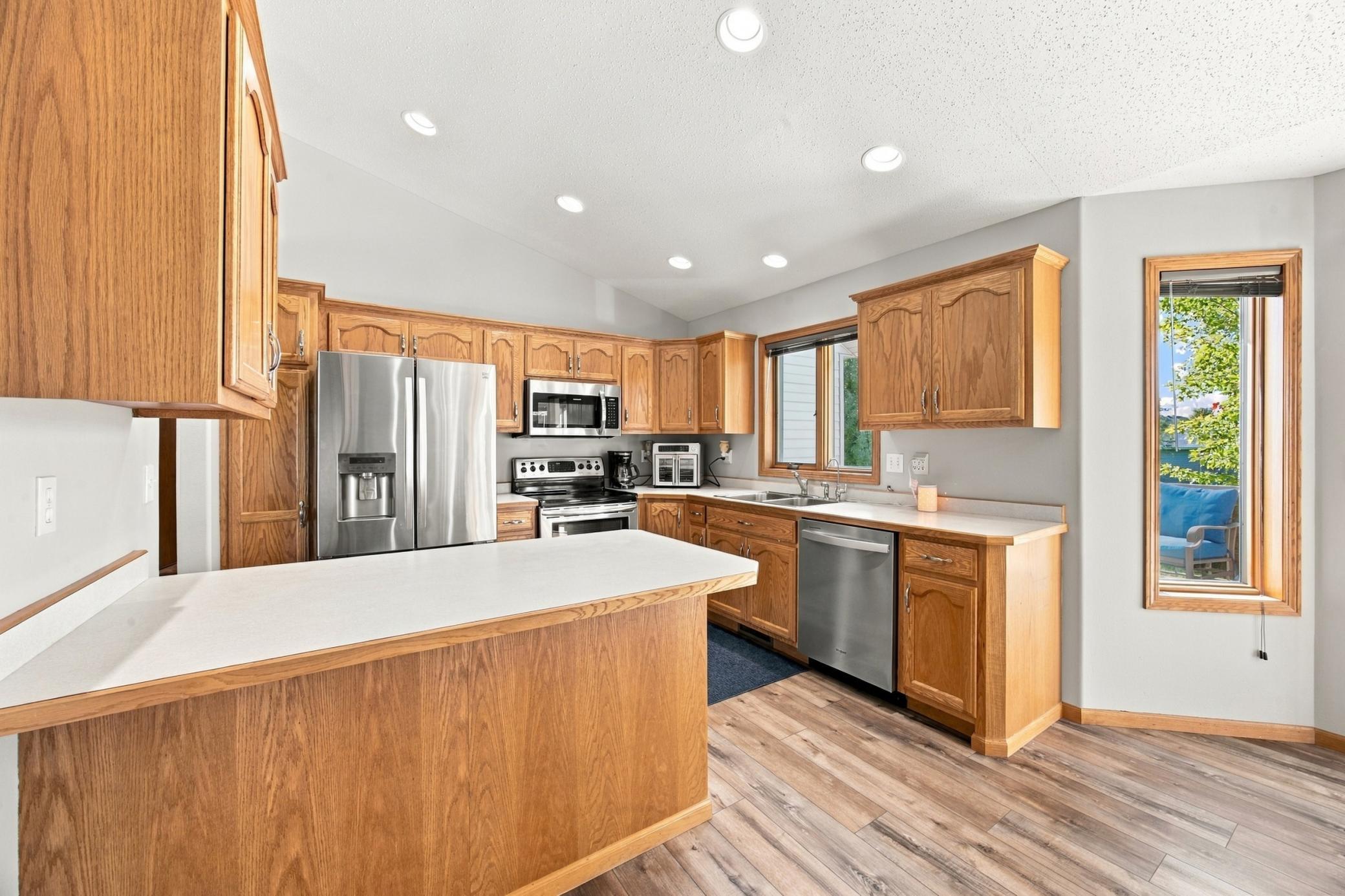 Breakfast Bar; Lots of Cabinets; SS Appliances