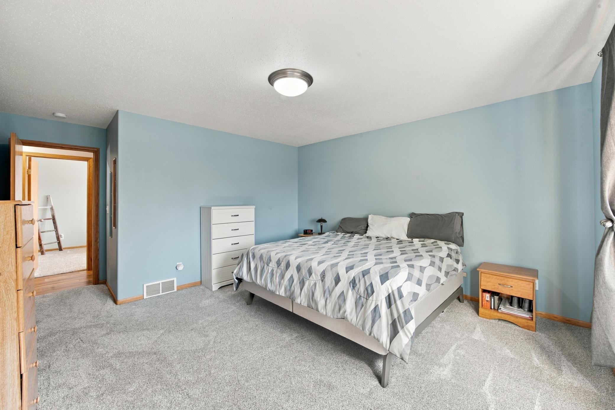 Master Bedroom (Upper)