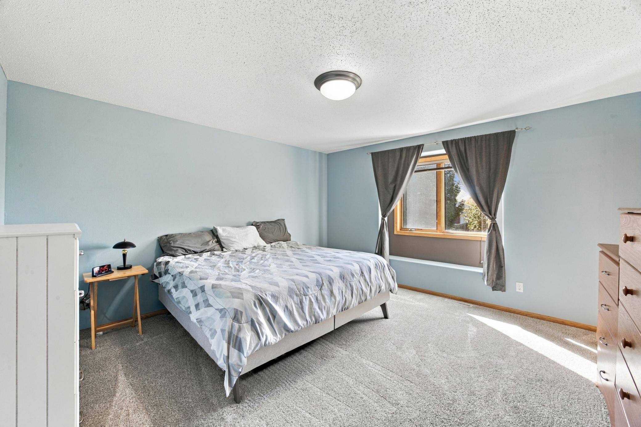 Master Bedroom (Upper)