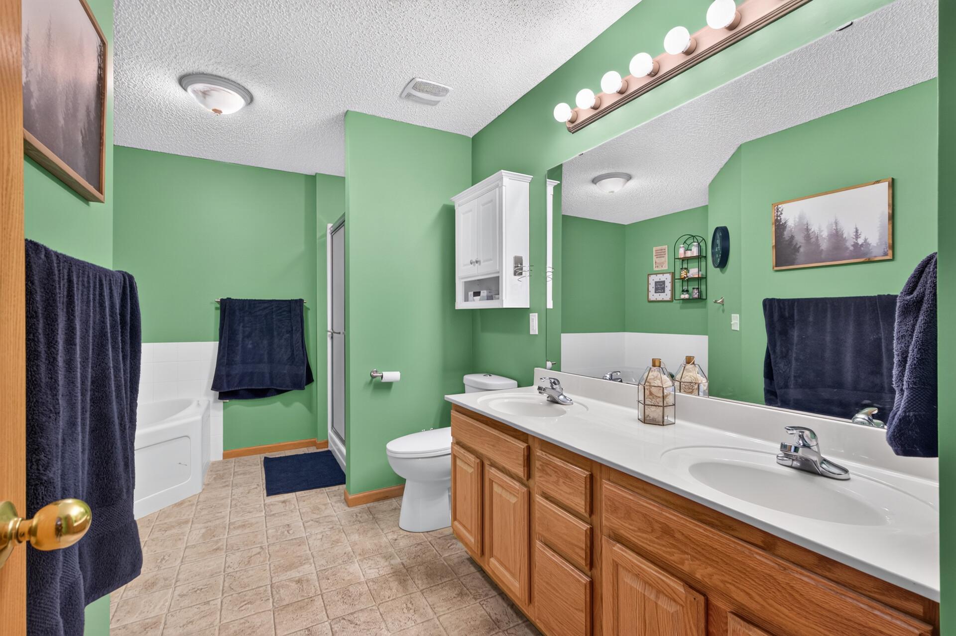 7623 Palomino Avenue NE - Primary Bathroom/En Suite