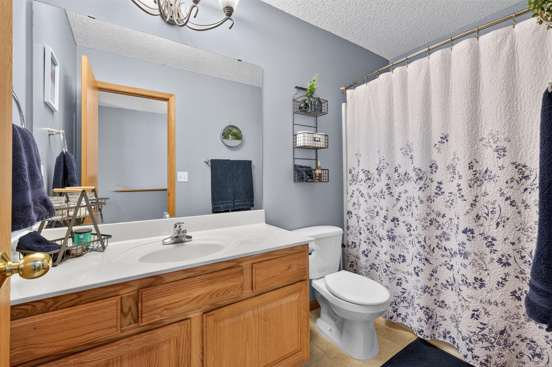 7623 Palomino Avenue NE - Upper Level Full Bathroom