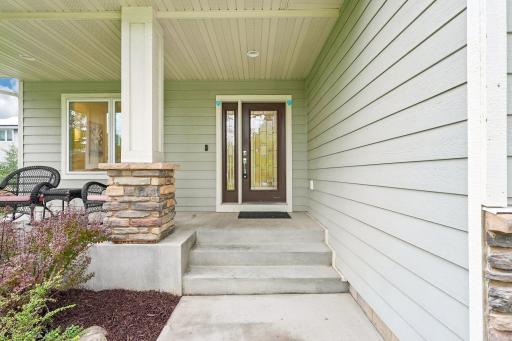 325 County Road B W, Roseville, MN 55113