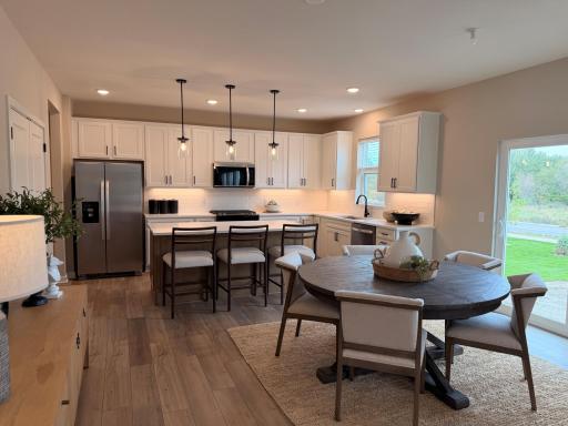 Natural light pours in through large windows, highlighting the spaceâs warmth and inviting atmosphere.