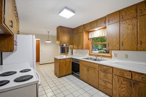 1480 Crestview Lane, Owatonna, MN 55060