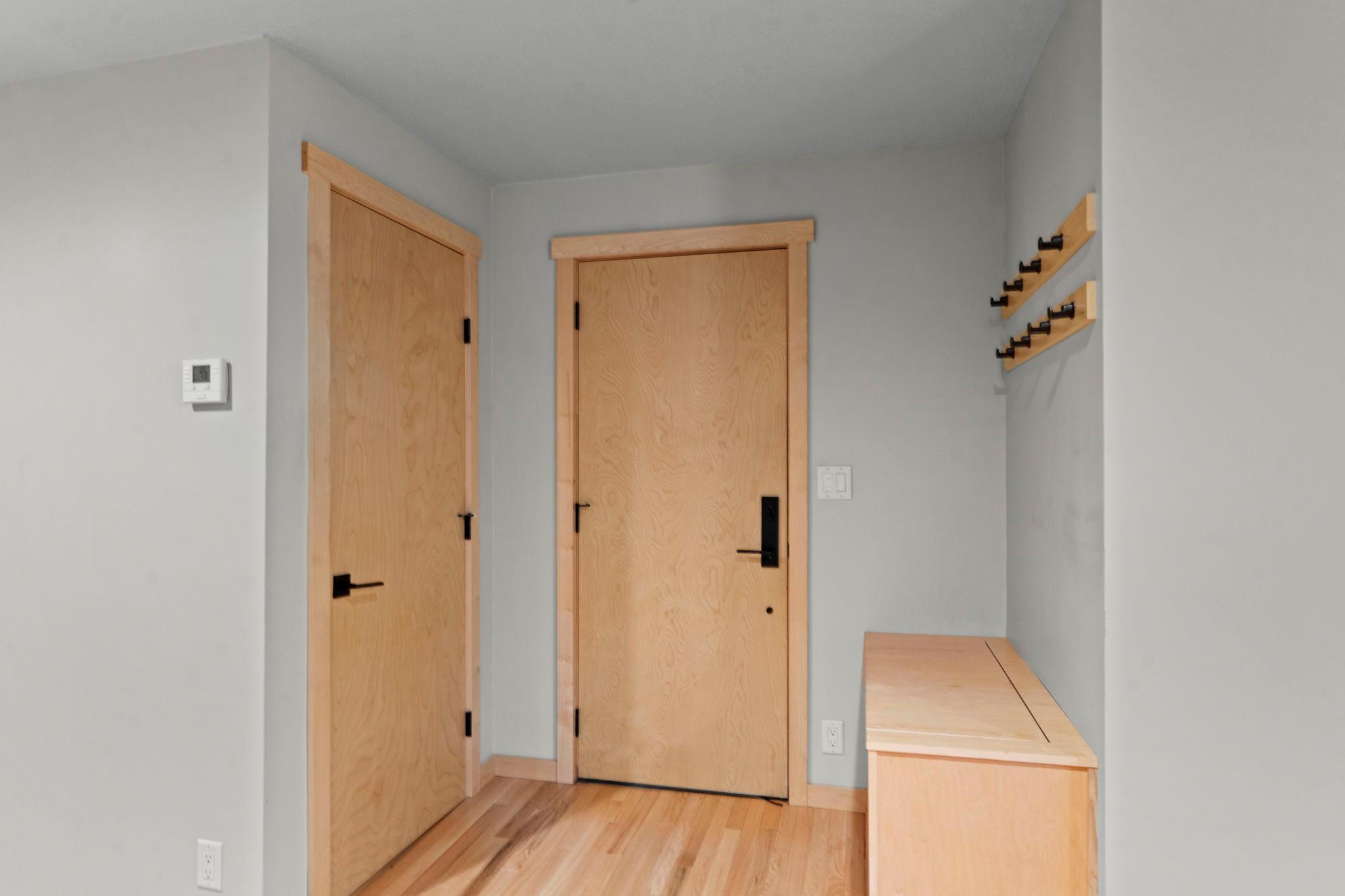 76-web-or-mls-1522 Hague Ave-18 (3).jpg