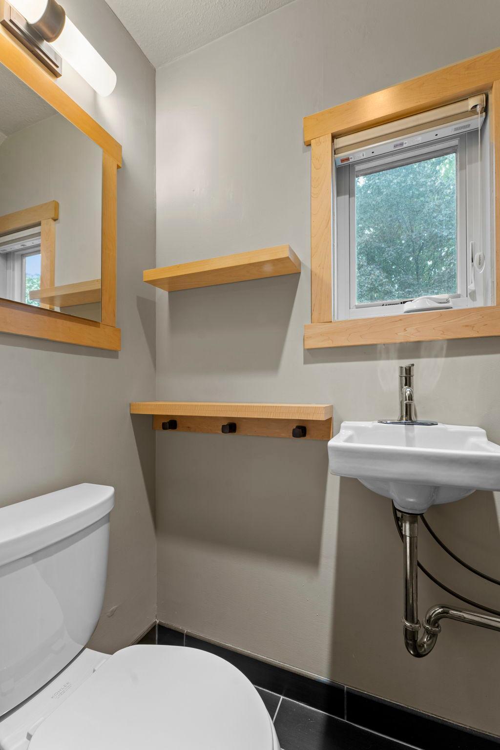 87-web-or-mls-1522 Hague Ave-73.jpg