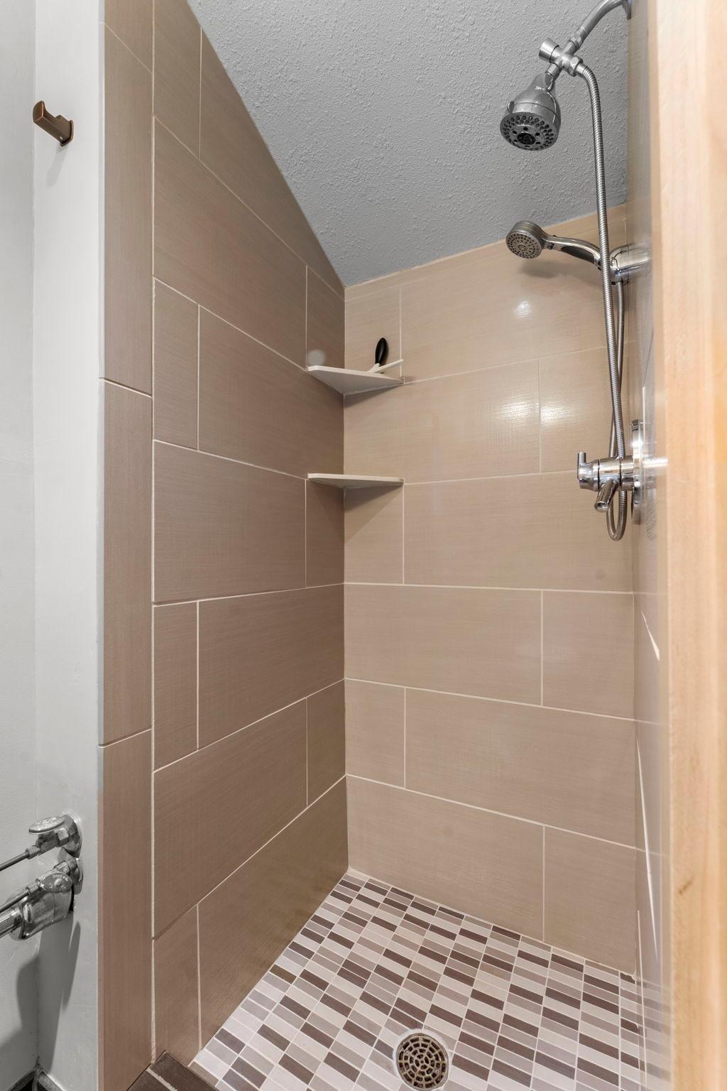 88-web-or-mls-1522 Hague Ave-78 (3).jpg