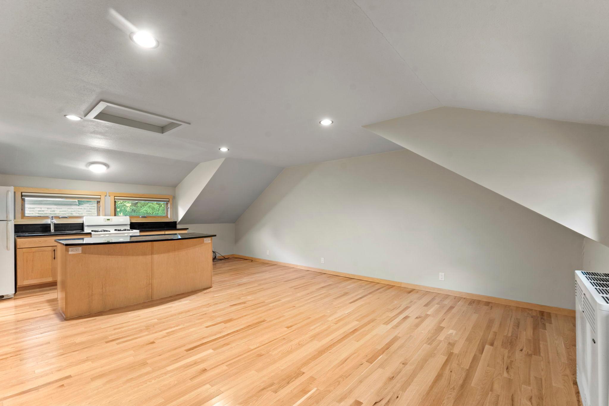 78-web-or-mls-1522 Hague Ave-28.jpg