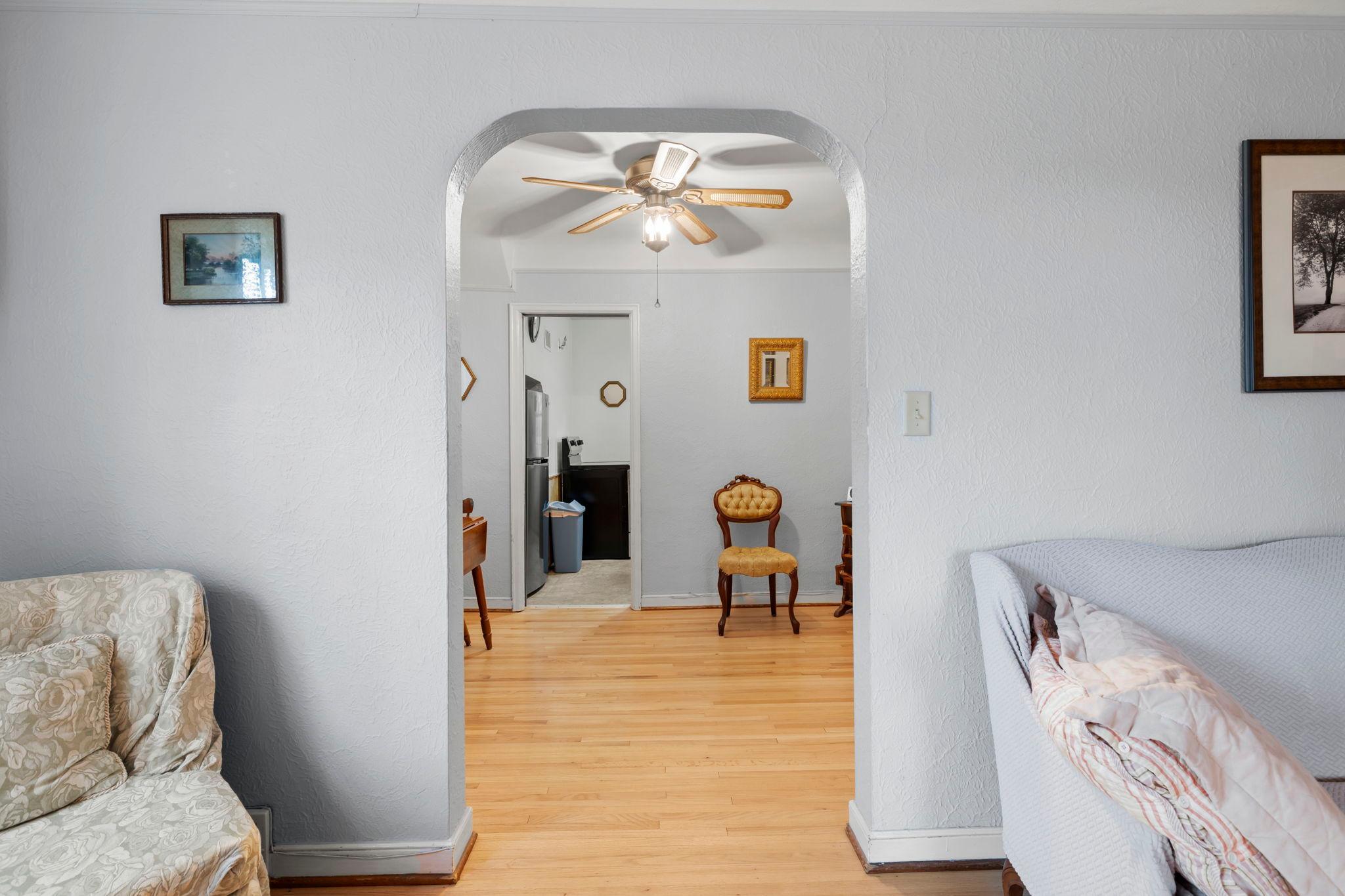 62-web-or-mls-1522 Hague Ave-24.jpg