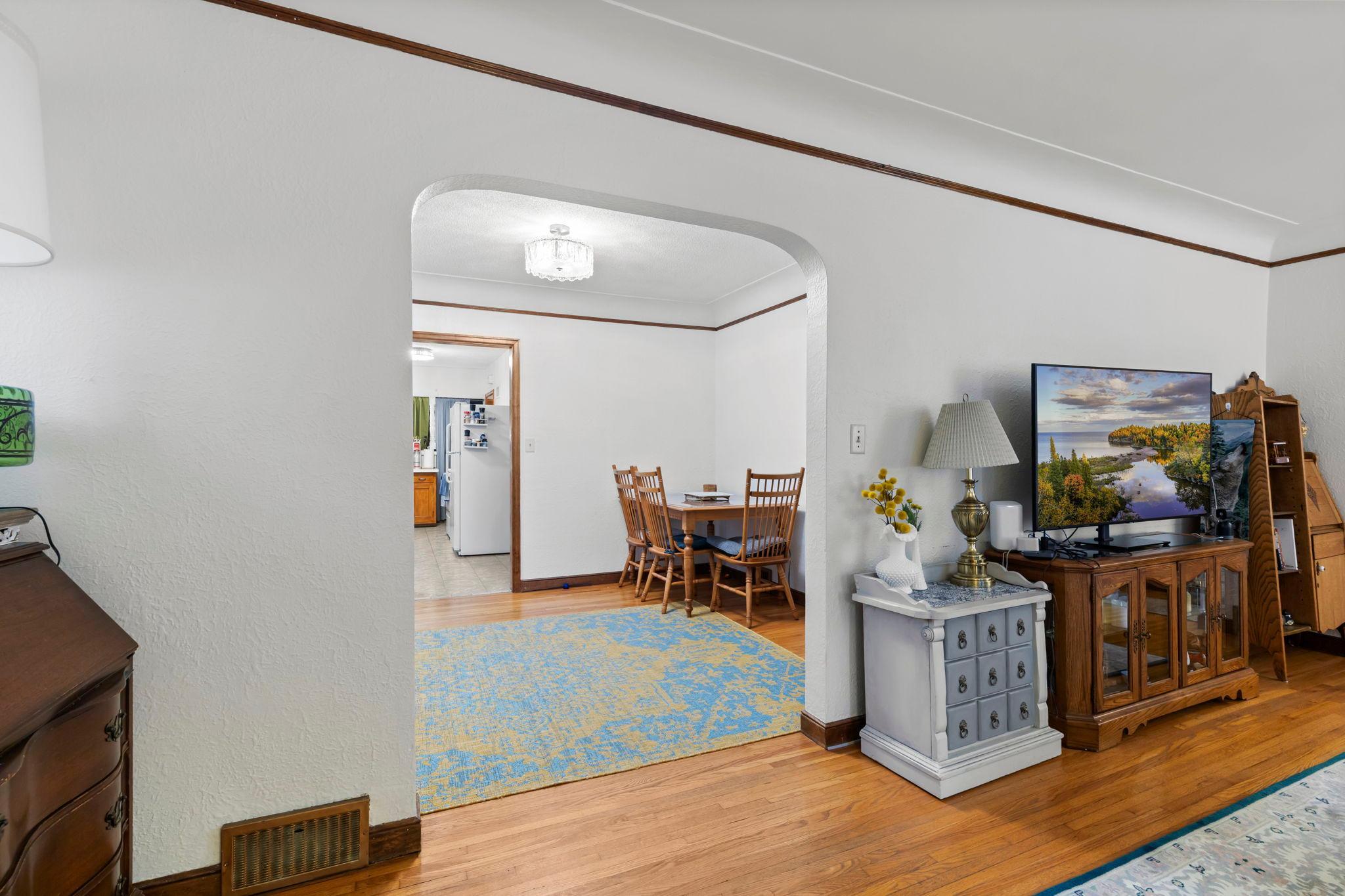 39-web-or-mls-1522 Hague Ave-84 (2).jpg