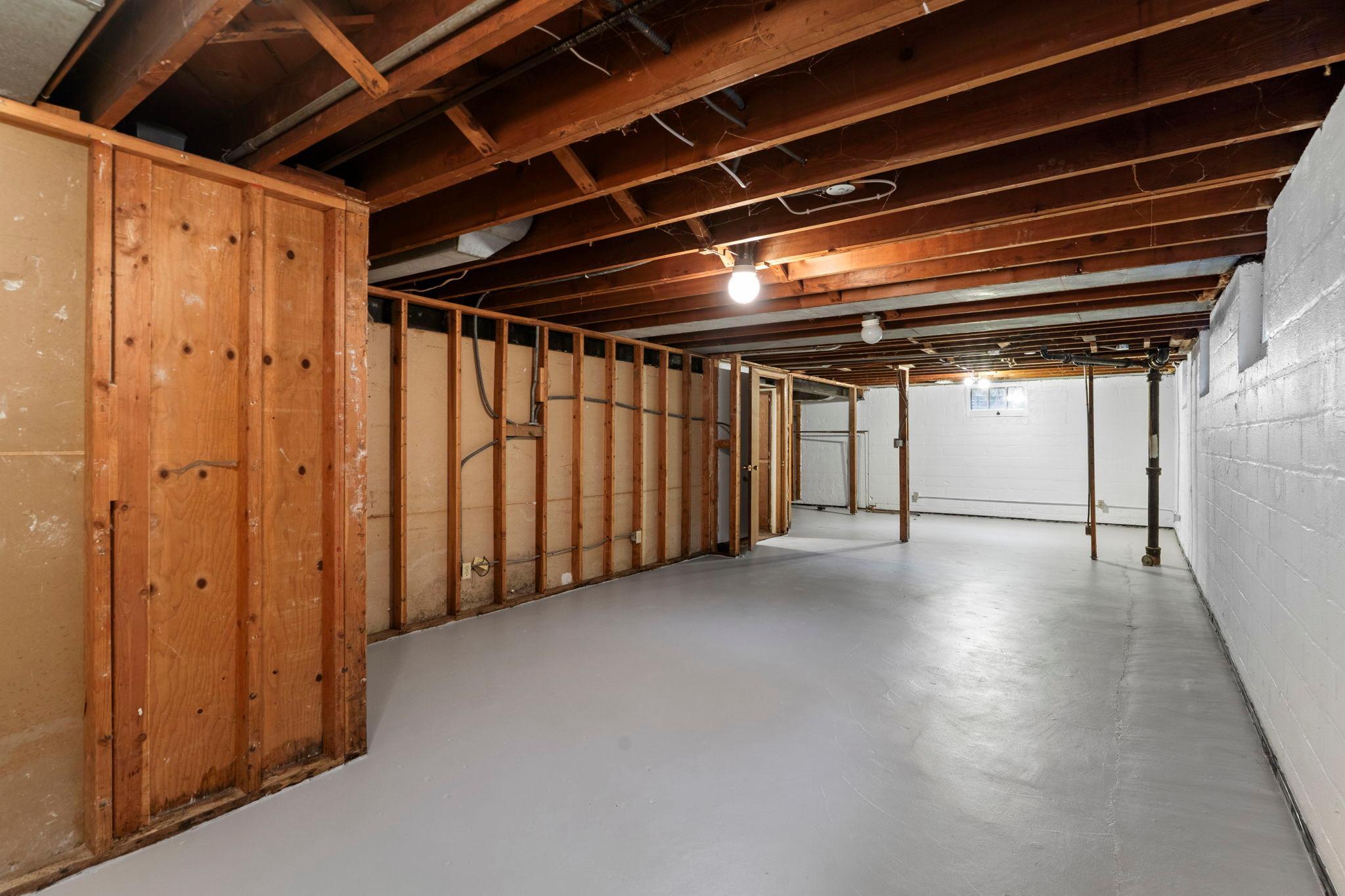 97-web-or-mls-1522 Hague Ave-133.jpg