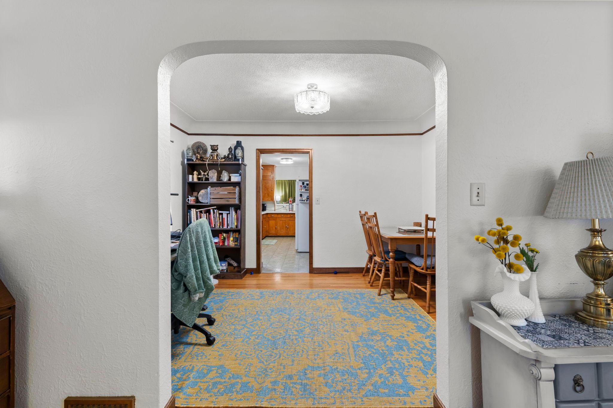 40-web-or-mls-1522 Hague Ave-87 (2).jpg