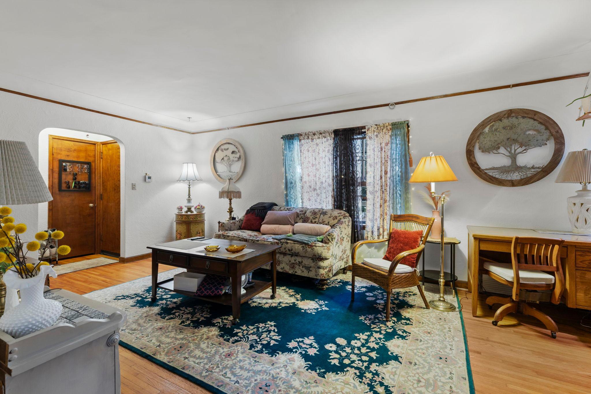 36-web-or-mls-1522 Hague Ave-75 (2).jpg