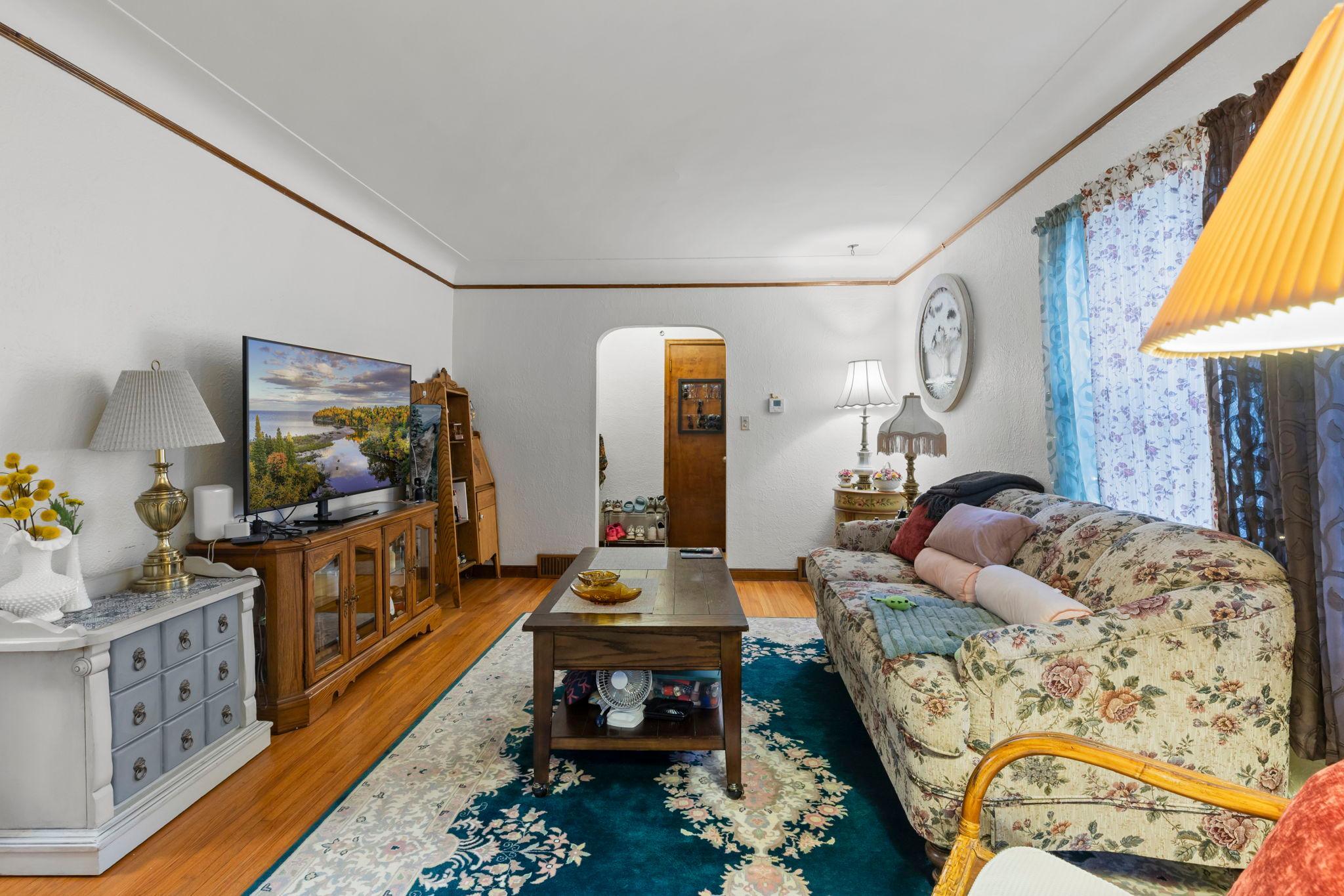38-web-or-mls-1522 Hague Ave-81 (2).jpg