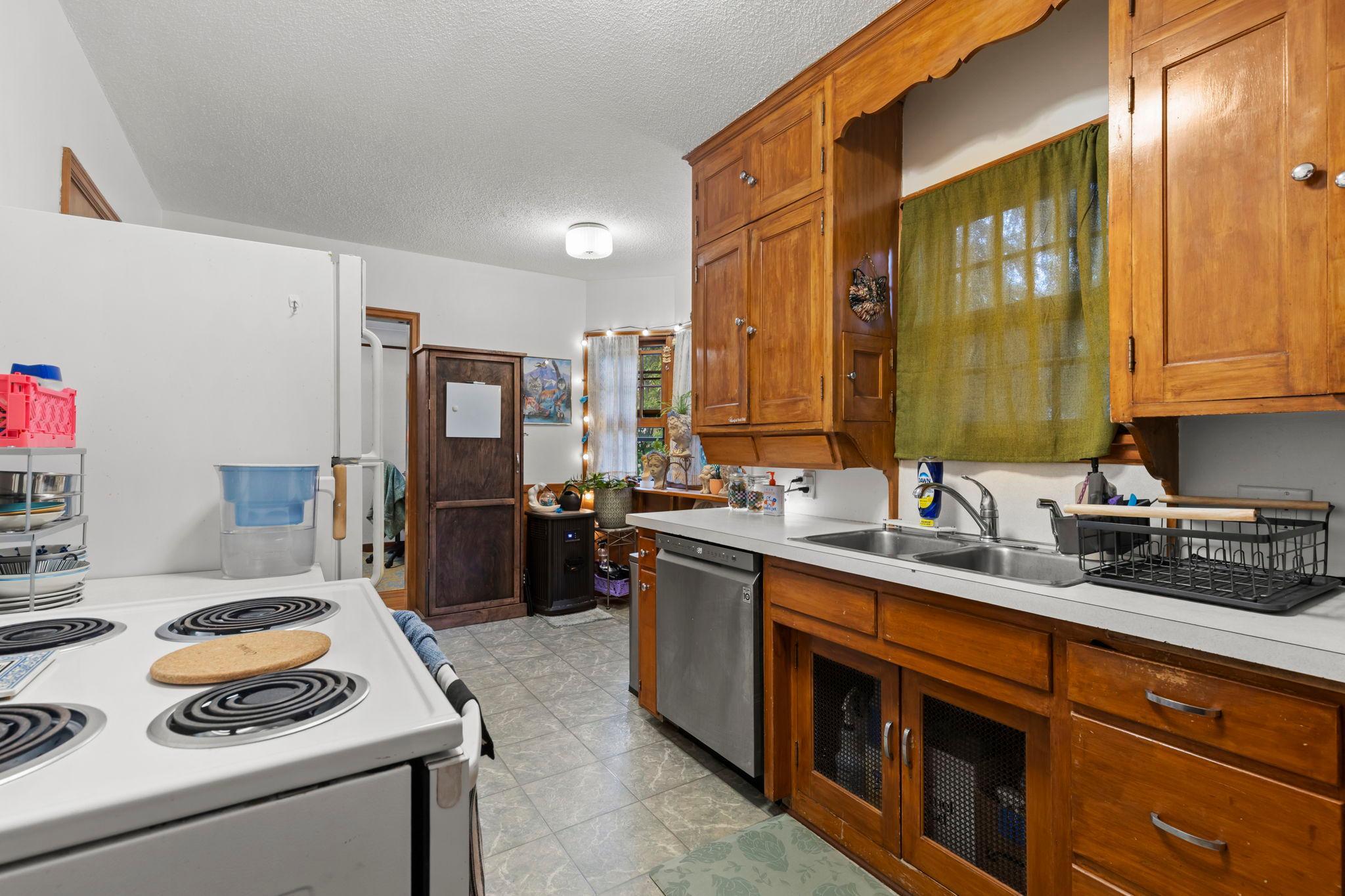 46-web-or-mls-1522 Hague Ave-108.jpg