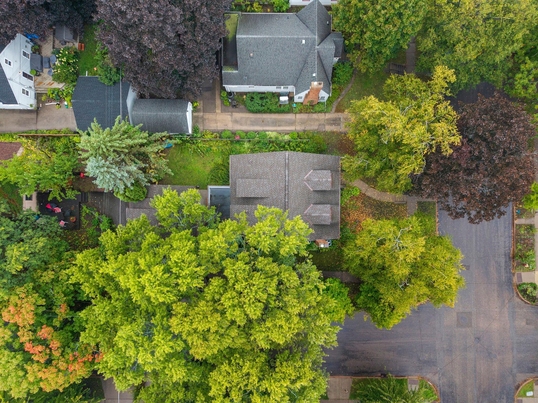 121-web-or-mls-1522 Hague Ave-232.jpg