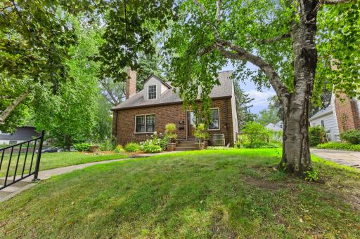 1522 Hague Avenue, Saint Paul, MN 55104