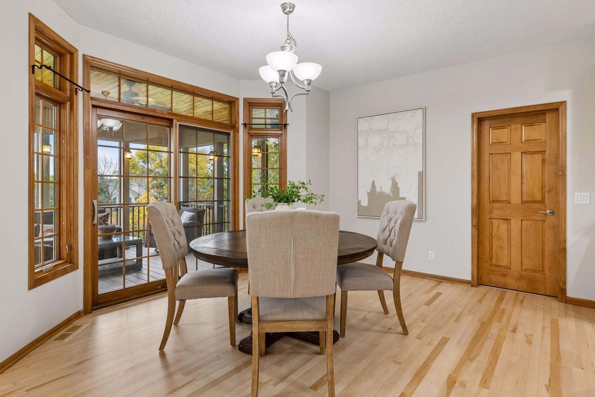 kitchen talbe area