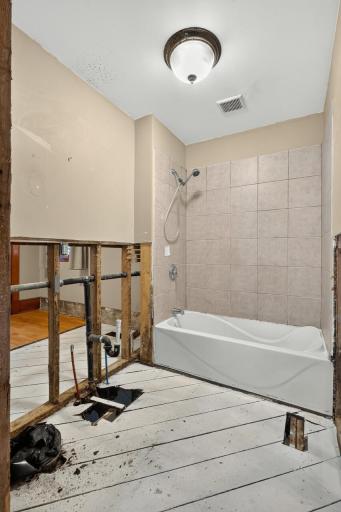 1007 Victoria Street N, Saint Paul, MN 55103