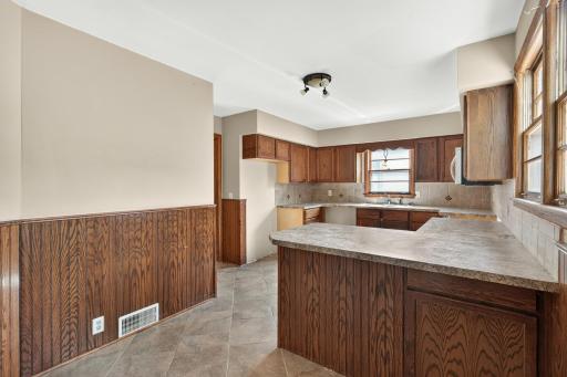 1007 Victoria Street N, Saint Paul, MN 55103