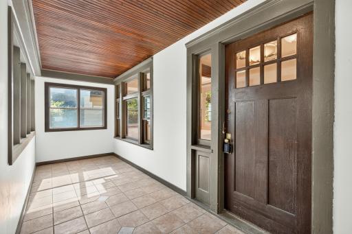 1007 Victoria Street N, Saint Paul, MN 55103