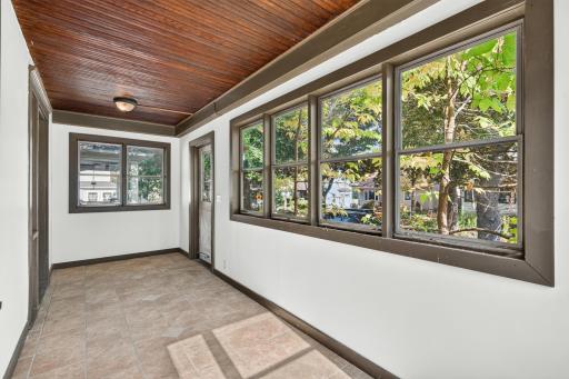 1007 Victoria Street N, Saint Paul, MN 55103