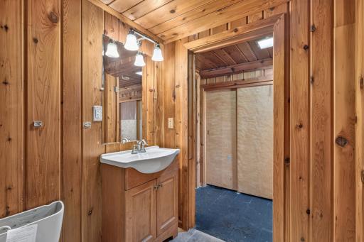 1007 Victoria Street N, Saint Paul, MN 55103