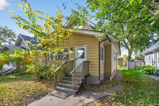 1007 Victoria Street N, Saint Paul, MN 55103