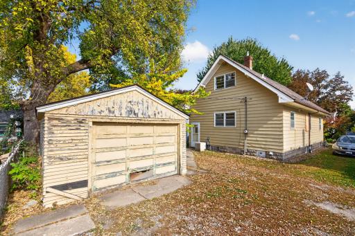 1007 Victoria Street N, Saint Paul, MN 55103