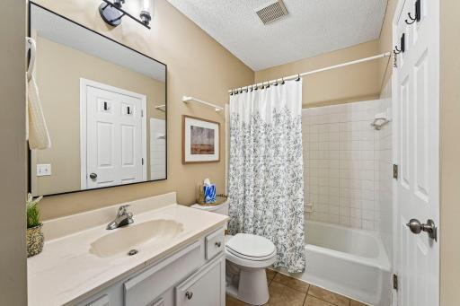 6852 Macbeth Circle, Woodbury, MN 55125