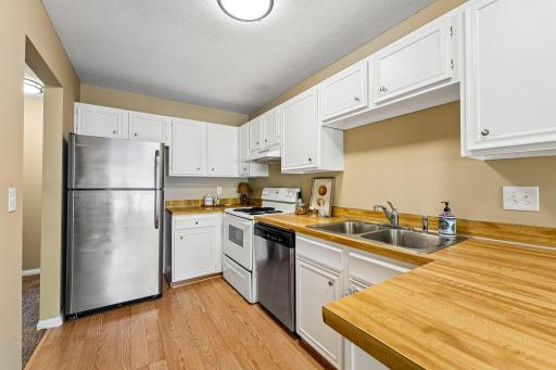 6852 Macbeth Circle, Woodbury, MN 55125