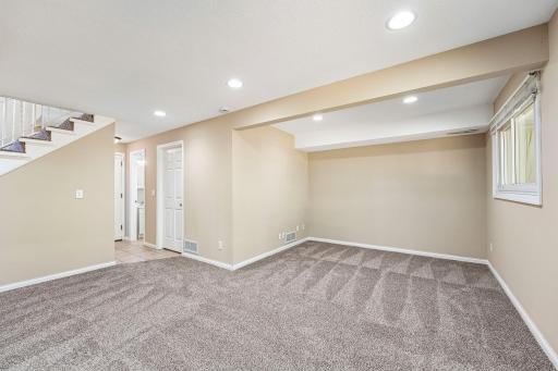 6852 Macbeth Circle, Woodbury, MN 55125