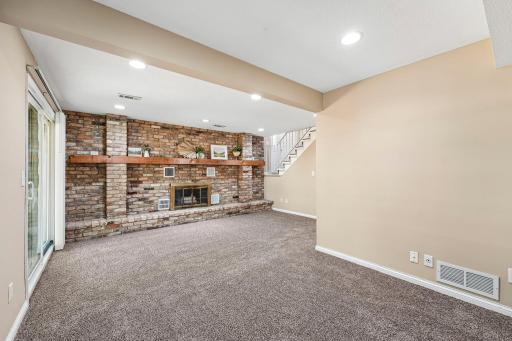 6852 Macbeth Circle, Woodbury, MN 55125