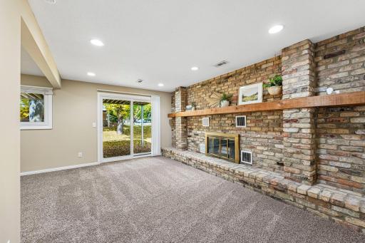 6852 Macbeth Circle, Woodbury, MN 55125