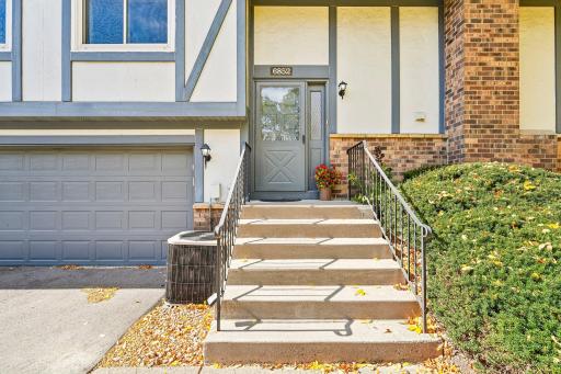 6852 Macbeth Circle, Woodbury, MN 55125