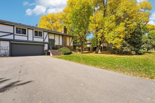 6852 Macbeth Circle, Woodbury, MN 55125