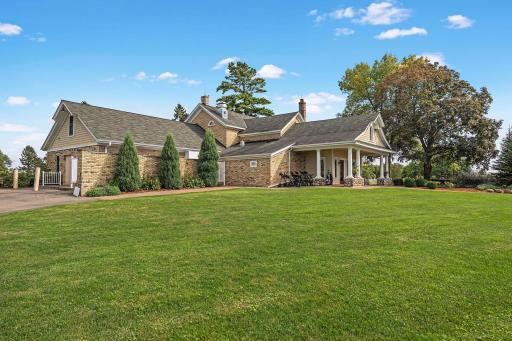 Located in the desirable Deer Run community, with Deer Run Golf Club offering an 18-hole public golf course, driving range, clubhouse, and pub.