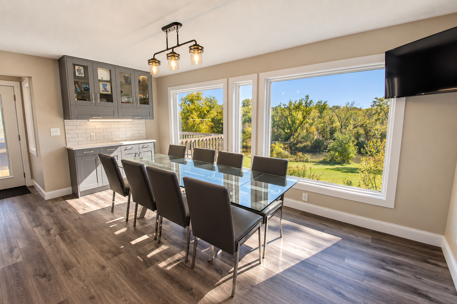 06 - Dining Room.png