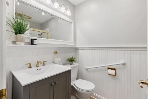 1860 Juneau Lane N, Plymouth, MN 55447